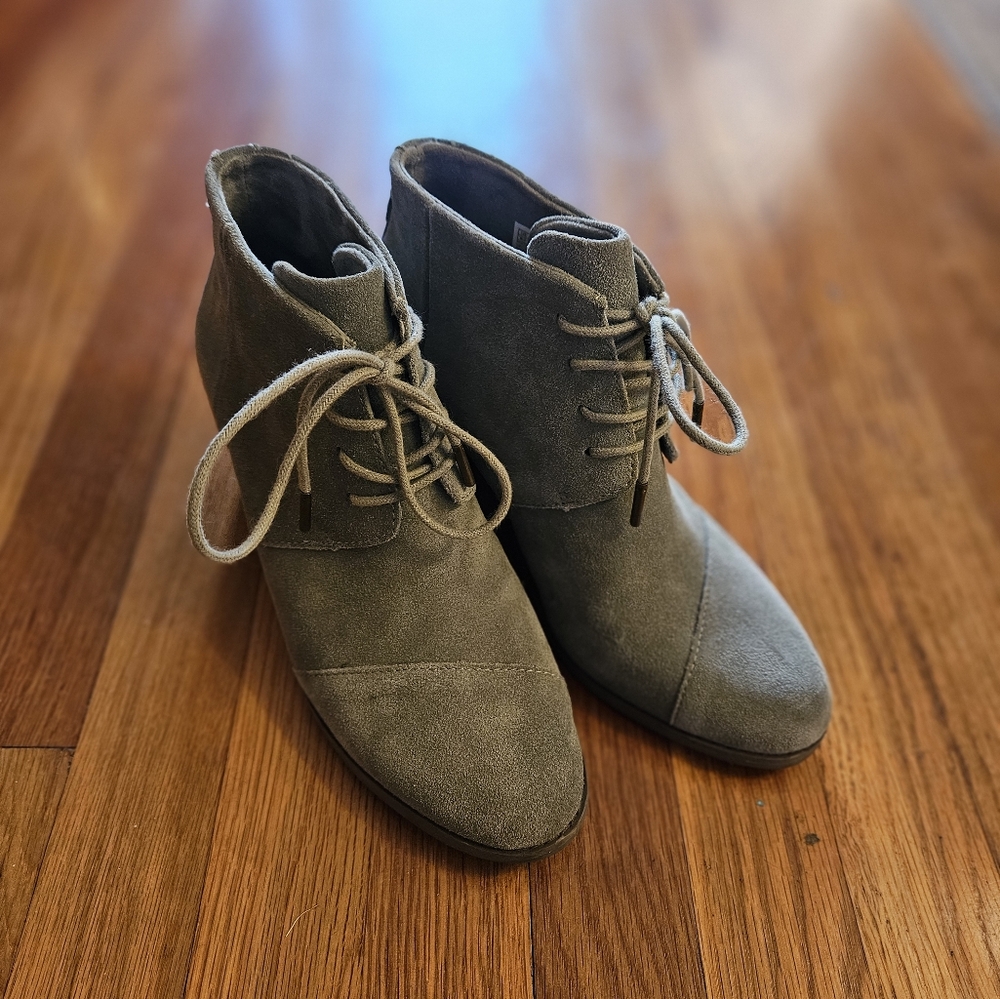 Tom's Hyde wedge bootie suede